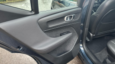 Volvo Xc40 2.0 B4P Inscription Pro 5dr Auto Petrol Estate